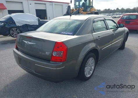 2008 Chrysler 300 Touring z USA, uszkodzony, nr VIN 2C3KA53GX8H255648